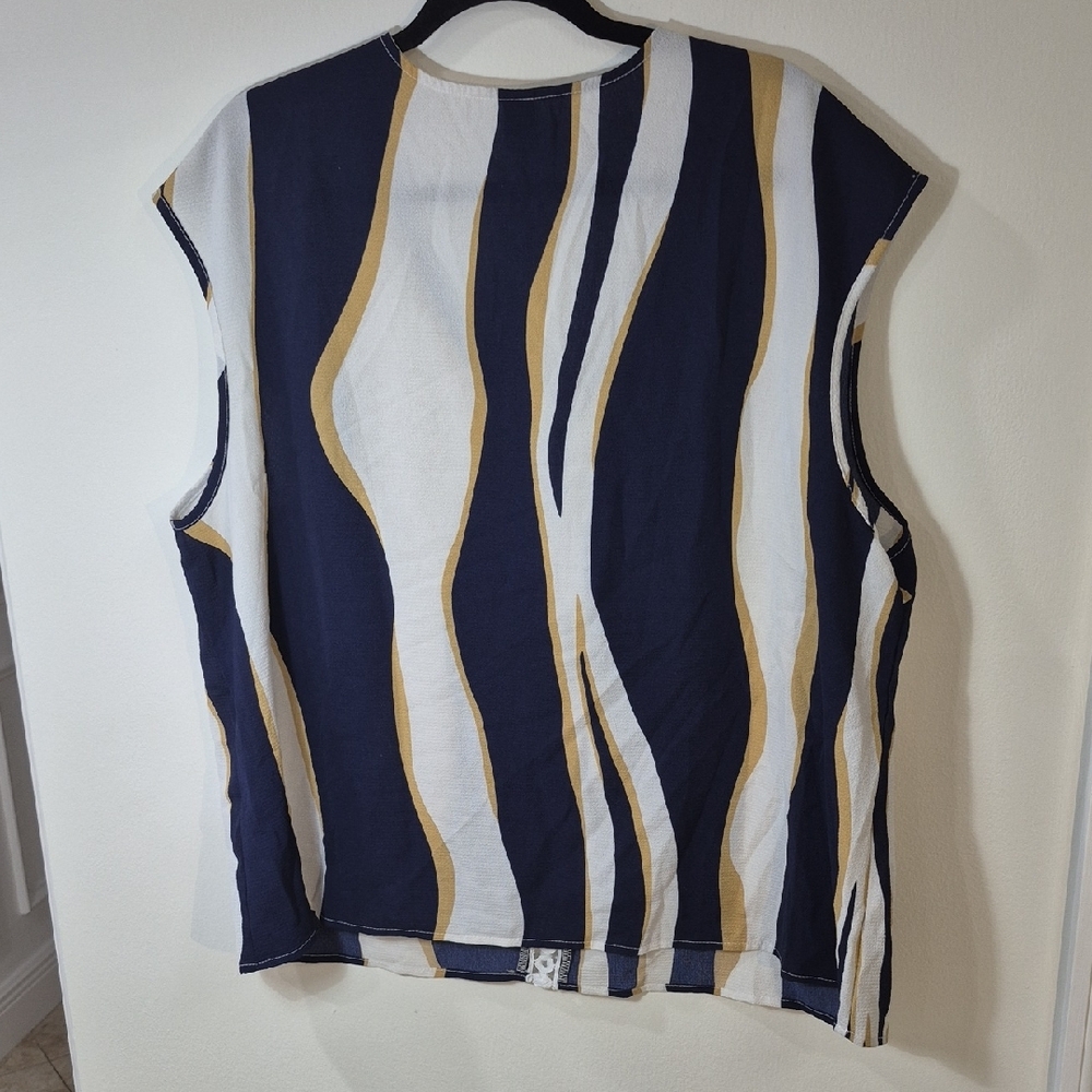 Women Plus 3X Elegant Navy and Gold Striped Blouse - Picture 4 of 8